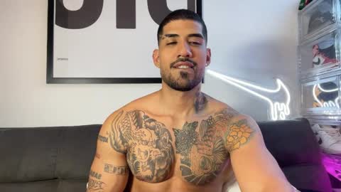 Snapshot of myke_esthetic chatting on 10.03.25 Myke esthetic online show from 10.03.25