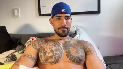 Snapshot of myke_esthetic chatting on 10.11.25 Myke esthetic online show from 10.11.25