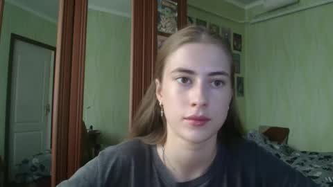Emelie online show from 10.04.25