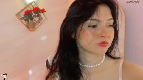 naamah_b online show from 10.10.25