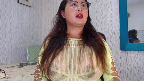 Snapshot of nadiawhite_ chatting on 02.02.25 Nadia online show from 02.02.25