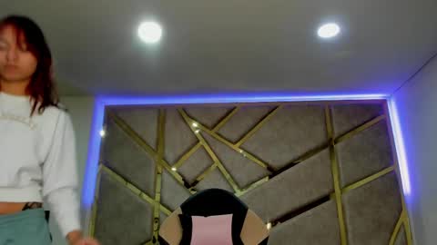 Snapshot of nahia_low chatting on 02.20.25  Valeria  online show from 02.20.25