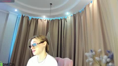 Snapshot of naomi_rias chatting on 09.30.25 Naomi online show from 09.30.25