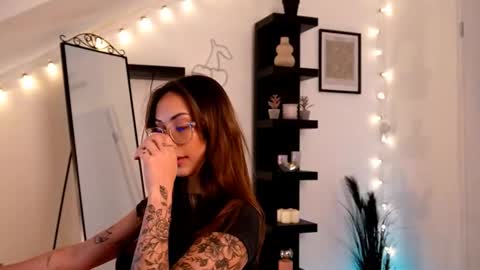 naomii_20 online show from 09.18.25