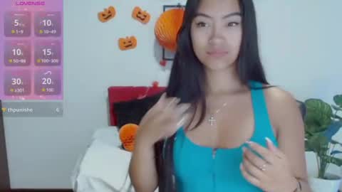 Nataly Escobar online show from 10.17.25