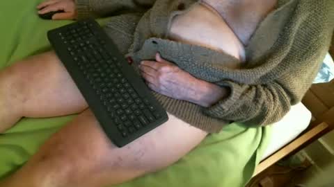 Snapshot of nate1x chatting on 12.19.24 nate1x online show from 12.19.24