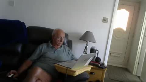 Snapshot of naturistmale81 chatting on 09.11.25 naturistmale81 online show from 09.11.25