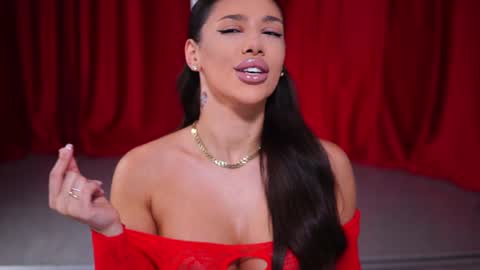 Snapshot of natydesiree chatting on 01.28.25 Naty online show from 01.28.25