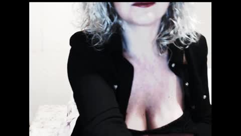 Snapshot of naughtyjenniferxx chatting on 02.22.25 Jenny online show from 02.22.25
