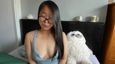 Snapshot of naughtynerdygirl chatting on 10.05.25 Gigi Chu online show from 10.05.25