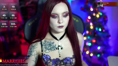 Snapshot of nelle_ chatting on 01.10.25 online show from 01.10.25