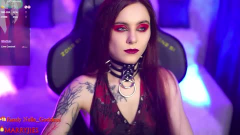 Snapshot of nelle_ chatting on 09.16.25 online show from 09.16.25