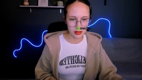 Snapshot of nelly_storm chatting on 09.24.25 nelly_storm online show from 09.24.25