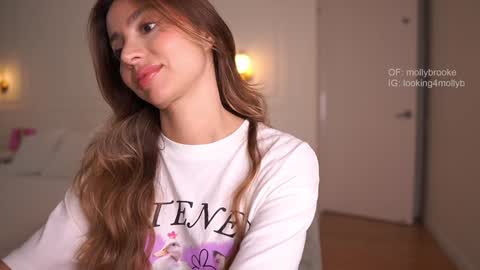 Snapshot of newmollybrooke chatting on 09.22.25  all my links Here online show from 09.22.25