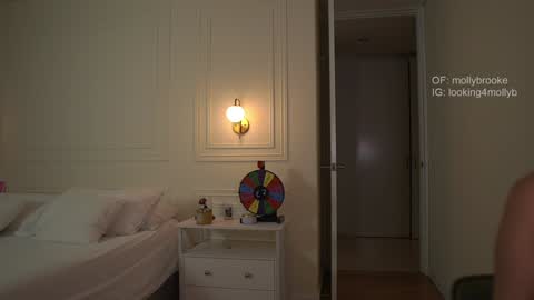 Snapshot of newmollybrooke chatting on 09.24.25  all my links Here online show from 09.24.25