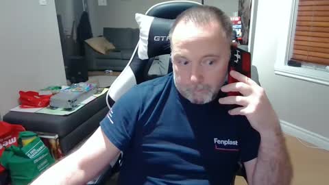 Snapshot of newvvorld chatting on 02.05.25 NewWorld online show from 02.05.25