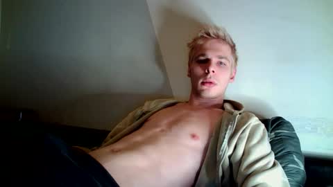 Snapshot of nicksuper8 chatting on 11.02.25 Nick online show from 11.02.25