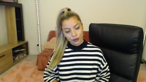 Snapshot of nicole___19 chatting on 09.27.25 Nico online show from 09.27.25