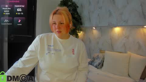 Snapshot of nicole_wans chatting on 09.17.25 Nicole online show from 09.17.25