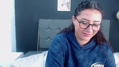 Snapshot of nicolee_8 chatting on 09.27.25 nicolee_8 online show from 09.27.25