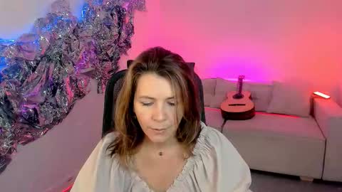 Snapshot of nicolehits chatting on 09.19.25 nicolehits online show from 09.19.25
