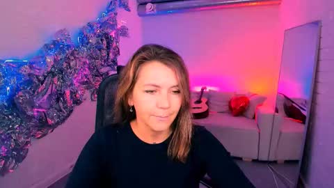 Snapshot of nicolehits chatting on 10.13.25 nicolehits online show from 10.13.25