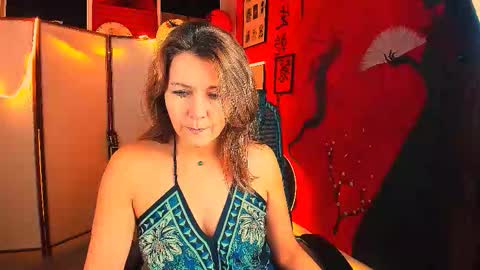 Snapshot of nicolehits chatting on 10.18.25 nicolehits online show from 10.18.25