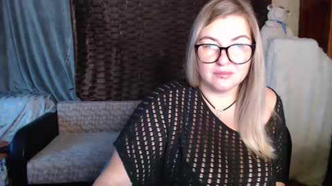 Snapshot of nikaskylink chatting on 10.27.25 Nika online show from 10.27.25