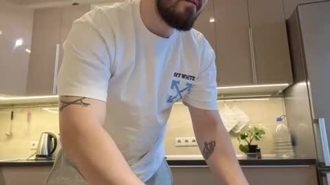 Snapshot of nikbusiness chatting on 11.13.25 Nick online show from 11.13.25