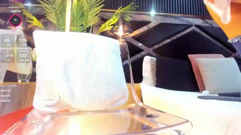 Snapshot of nikii_white chatting on 01.10.25 nikii_white online show from 01.10.25