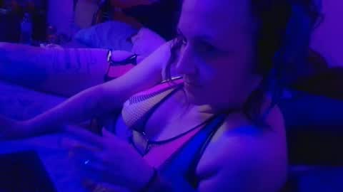 Snapshot of nikkietwotimes420 chatting on 09.19.25 Nikkie online show from 09.19.25