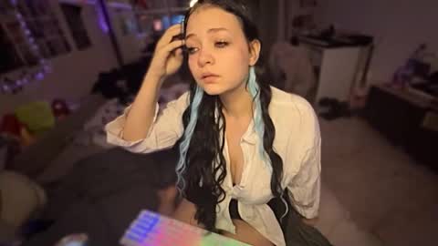 Snapshot of nikoli_naw chatting on 10.28.25 nikoli_naw online show from 10.28.25