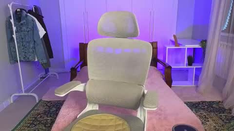 Snapshot of nikompell chatting on 02.26.25 niko online show from 02.26.25