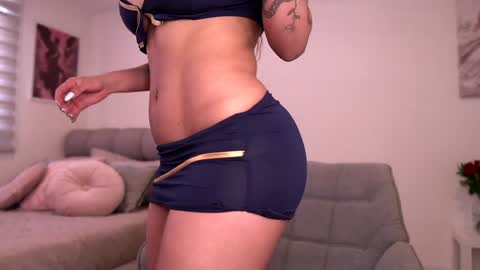 Snapshot of nina_mon chatting on 10.10.25 Angie online show from 10.10.25