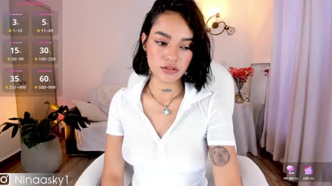 Snapshot of ninaa_sky chatting on 12.06.24    online show from 12.06.24