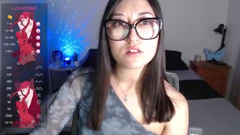 Snapshot of ninimoon chatting on 10.06.25 Ninimoon online show from 10.06.25