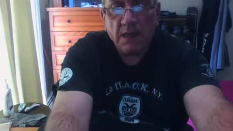 Snapshot of nionios67 chatting on 10.15.25 Dennis online show from 10.15.25