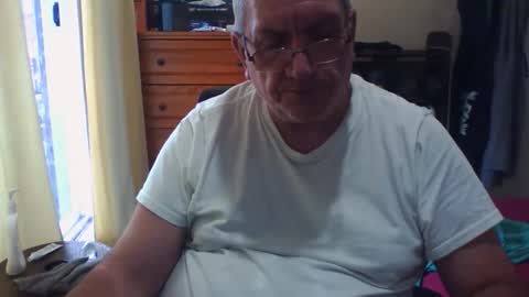 Snapshot of nionios67 chatting on 10.20.25 Dennis online show from 10.20.25