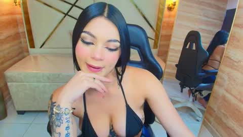 Snapshot of nkbaby_r chatting on 11.10.25 nkbaby_r online show from 11.10.25