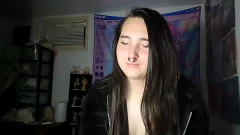 Snapshot of nonbinarybeauty20 chatting on 12.28.24 nonbinarybeauty20 online show from 12.28.24