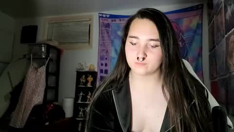 Snapshot of nonbinarybeauty20 chatting on 01.04.25 nonbinarybeauty20 online show from 01.04.25