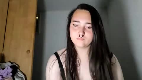 Snapshot of nonbinarybeauty20 chatting on 09.11.25 nonbinarybeauty20 online show from 09.11.25