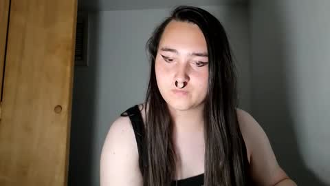 Snapshot of nonbinarybeauty20 chatting on 10.01.25 nonbinarybeauty20 online show from 10.01.25