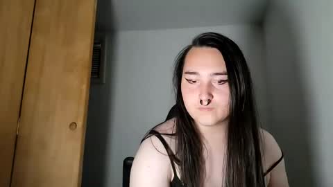 Snapshot of nonbinarybeauty20 chatting on 10.04.25 nonbinarybeauty20 online show from 10.04.25