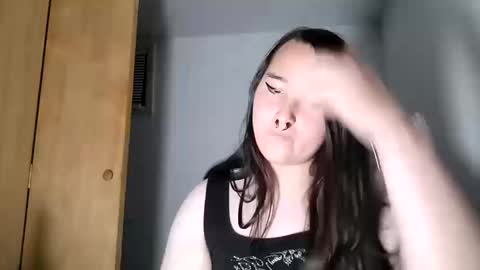 Snapshot of nonbinarybeauty20 chatting on 10.14.25 nonbinarybeauty20 online show from 10.14.25