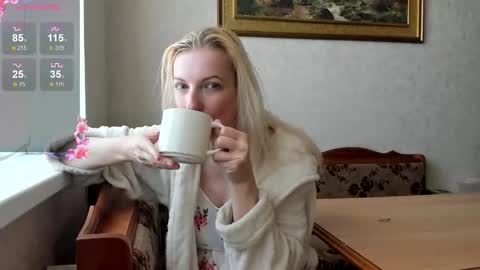 Snapshot of now_elly chatting on 09.23.25 Nowelly online show from 09.23.25