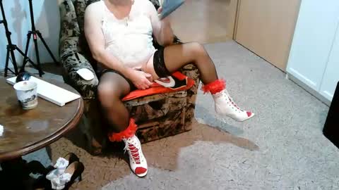 Snapshot of nyloniasau chatting on 01.11.25 Strumpfhose online show from 01.11.25