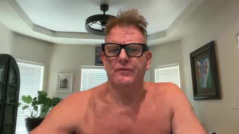 Snapshot of obsidianheartsx chatting on 09.12.25 SimplyUs online show from 09.12.25