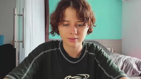 Snapshot of octopussy69x chatting on 02.05.25 Evie online show from 02.05.25