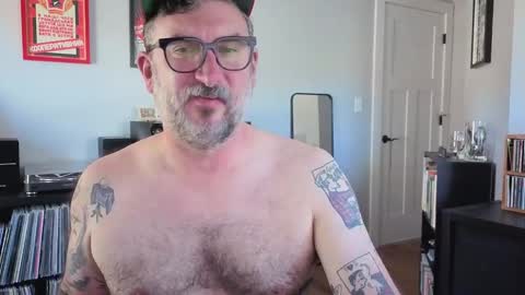 Snapshot of office_dad chatting on 10.01.25 Office Dad online show from 10.01.25